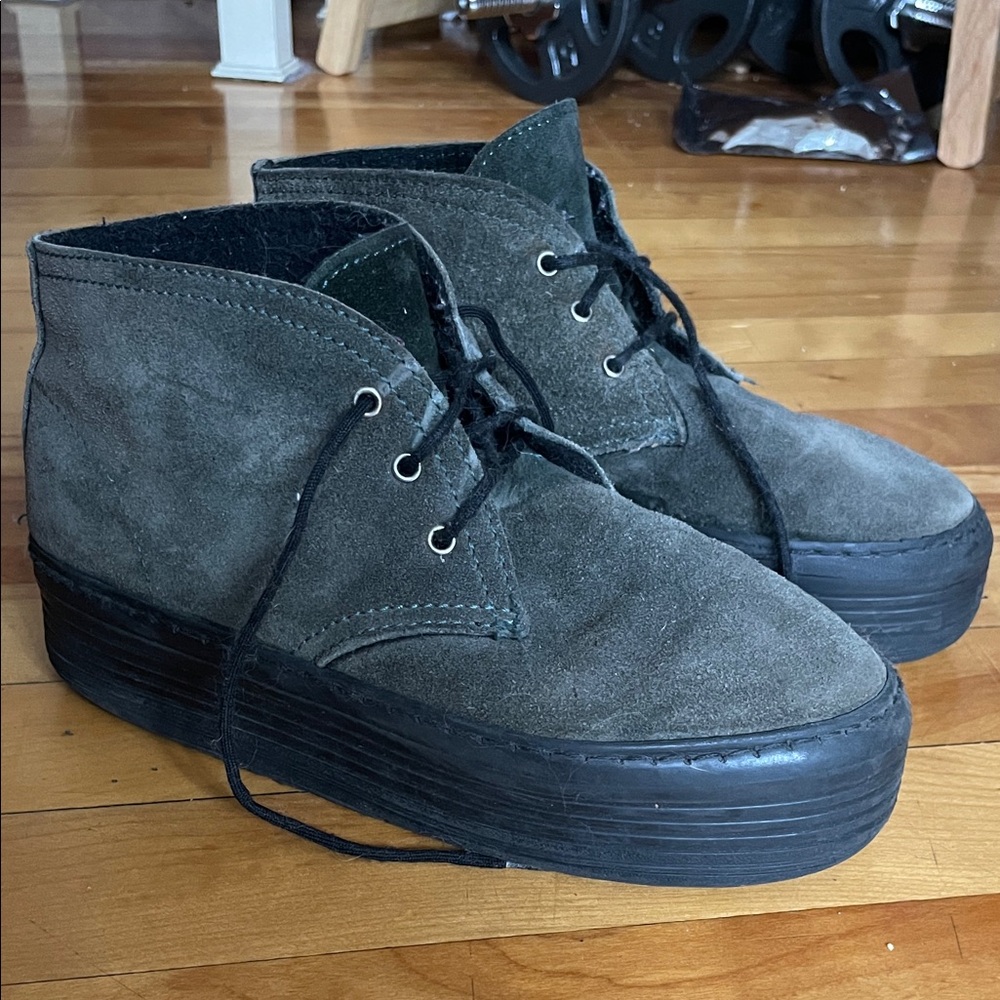Unisex Suede Chukka Boots - Olive Green